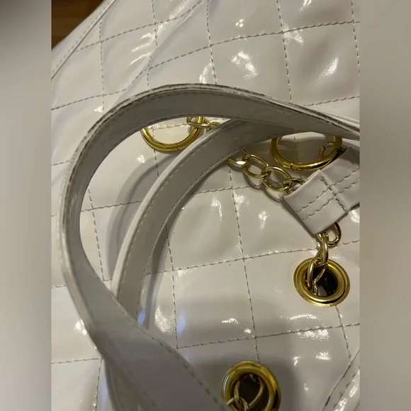 White Vinyl Quilted Fashion Handbag Tote - Picture 4 of 9